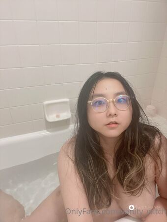 vanity_witch Голі Зливи OnlyFans Фото 12