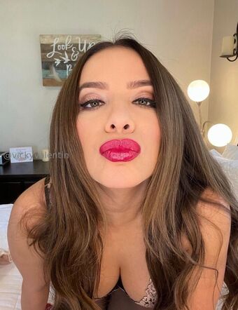 vickyvalentin Голі Зливи OnlyFans Фото 10