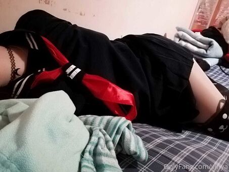 vinyaaa Голі Зливи OnlyFans Фото 5