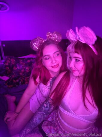 violentviolette2 Голі Зливи OnlyFans Фото 1