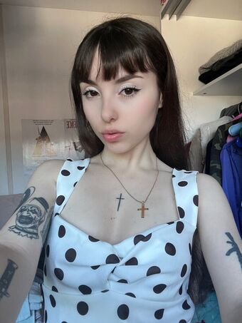 Violetabb_ Голі Зливи OnlyFans Фото 12