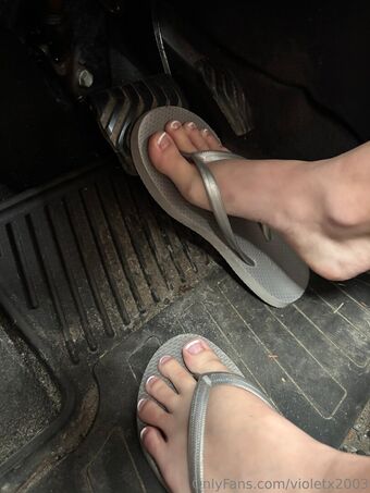 violetx2003 Голі Зливи OnlyFans Фото 14