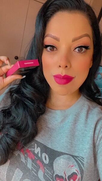 Vivacious Veteran Голі Зливи OnlyFans Фото 1