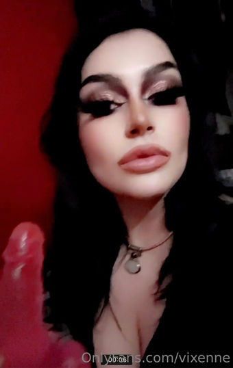 vixenne Голі Зливи OnlyFans Фото 3