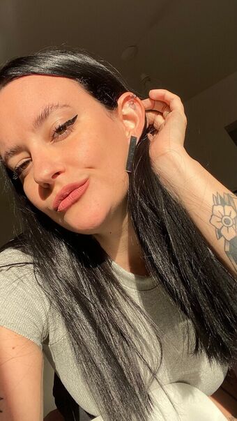 waking_queen