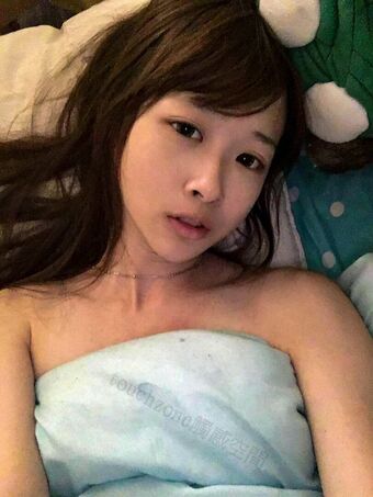 Weiwei610 Голі Зливи OnlyFans Фото 3