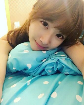 Weiwei610 Голі Зливи OnlyFans Фото 4