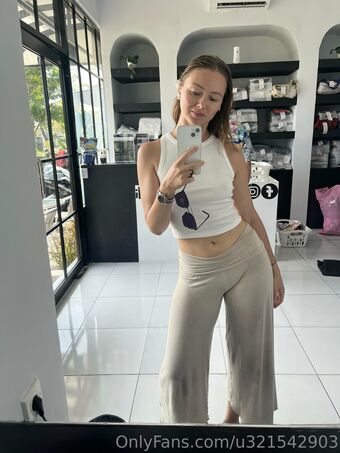 whitewee Голі Зливи OnlyFans Фото 5