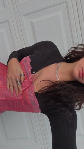 Willow Shields Голі Зливи OnlyFans Фото 220