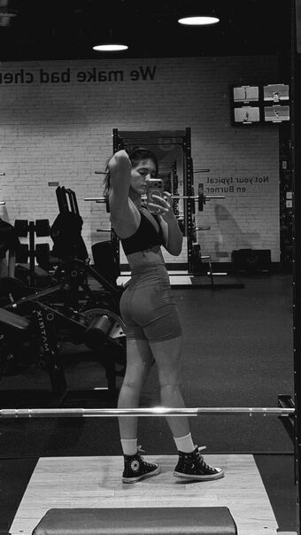 Willow Shields Голі Зливи OnlyFans Фото 224