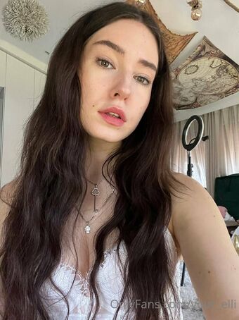 your_elli Голі Зливи OnlyFans Фото 18