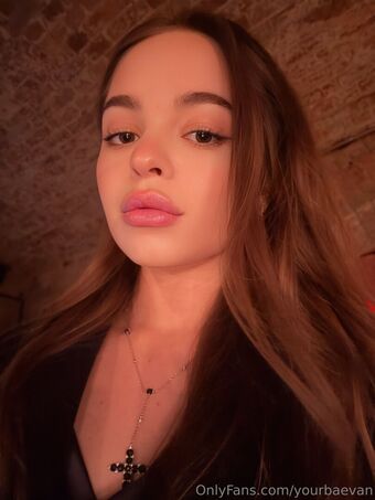 yourbaevan Голі Зливи OnlyFans Фото 20