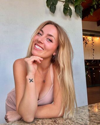 YouTube Reactors Голі Зливи OnlyFans Фото 7