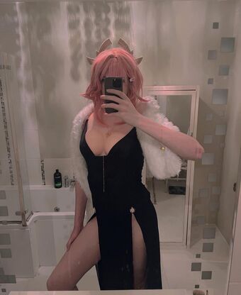 Yuffie44 Голі Зливи OnlyFans Фото 2