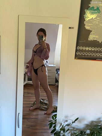 Zarahchan Голі Зливи OnlyFans Фото 30