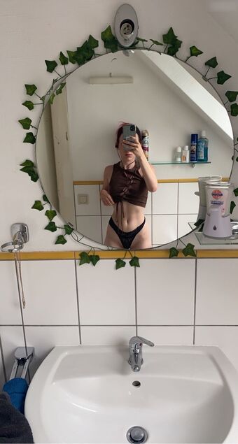 Zarahchan Голі Зливи OnlyFans Фото 37