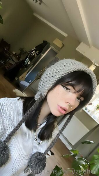 Zee Hell Голі Зливи OnlyFans Фото 5