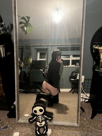 zeehell Голі Зливи OnlyFans Фото 43