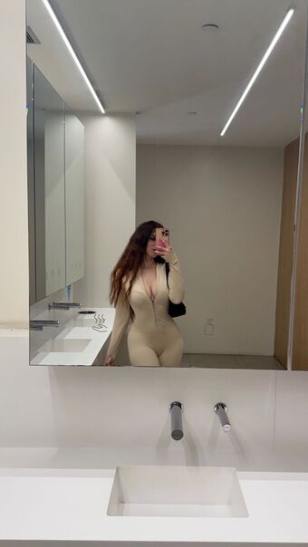 Zeling Голі Зливи OnlyFans Фото 23