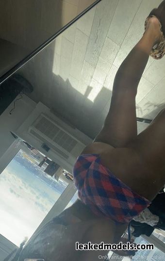 Blacbombshell Голі Зливи OnlyFans Фото 2